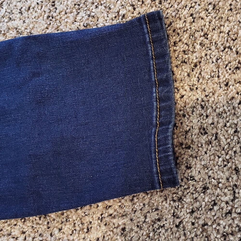 Tahari mid rise capris - Picture 5 of 8
